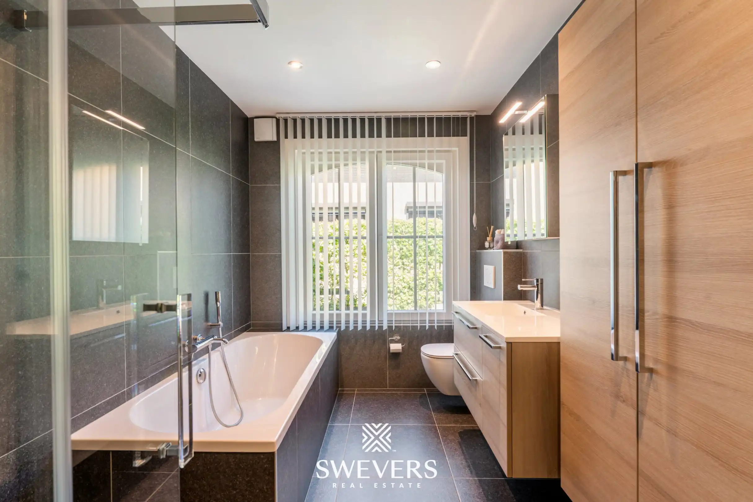 Ruime, instapklare woning op een perceel van 10a74 in het groene Helchteren foto 16