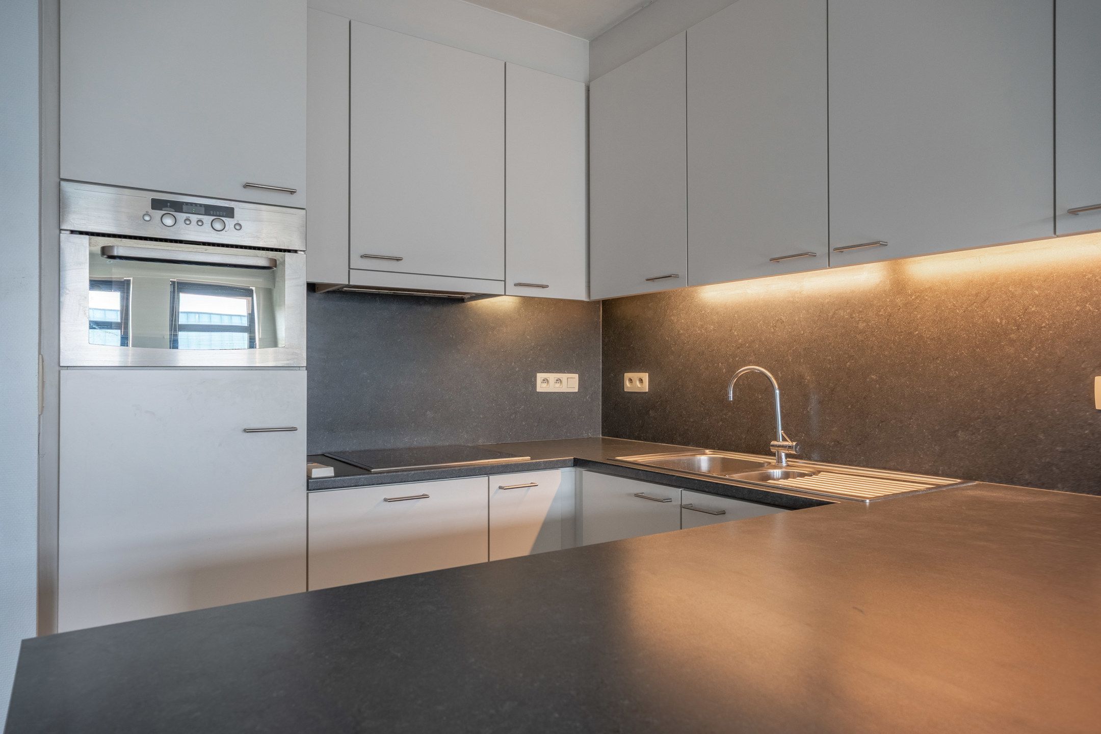 Modern 1-slaapkamer appartement met terras te Turnhout. foto {{pictureIndex}}