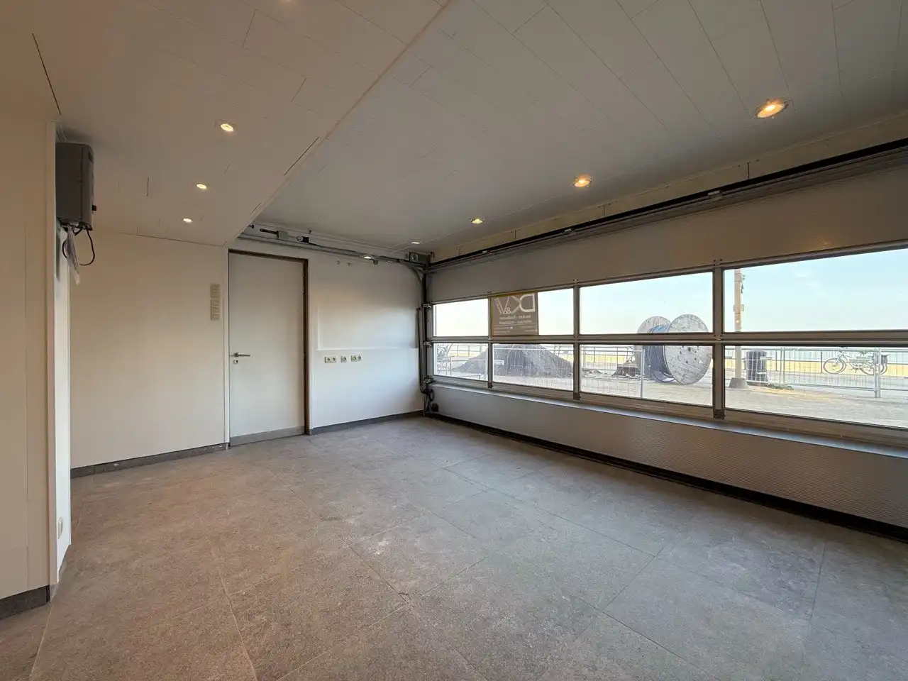 Instapklaar handelspand op de zeedijk van Middelkerke foto 9