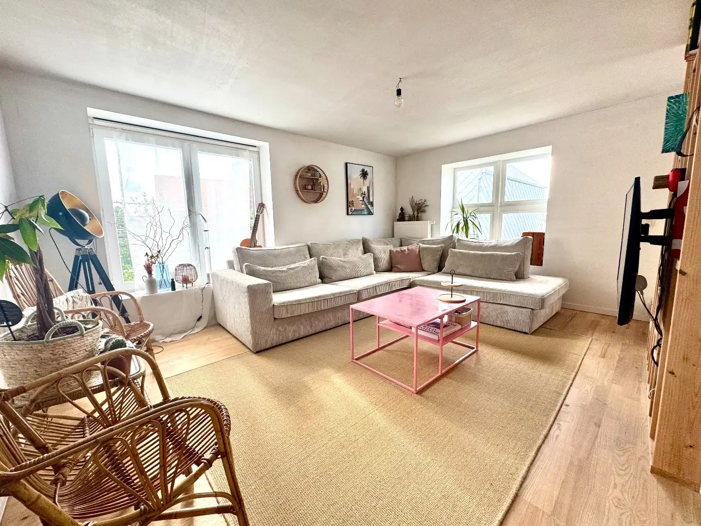 ALLEENSTAANDE WONING MET 3 SLAAPKAMERS, TUIN EN DUBBELE GARAGE foto 4