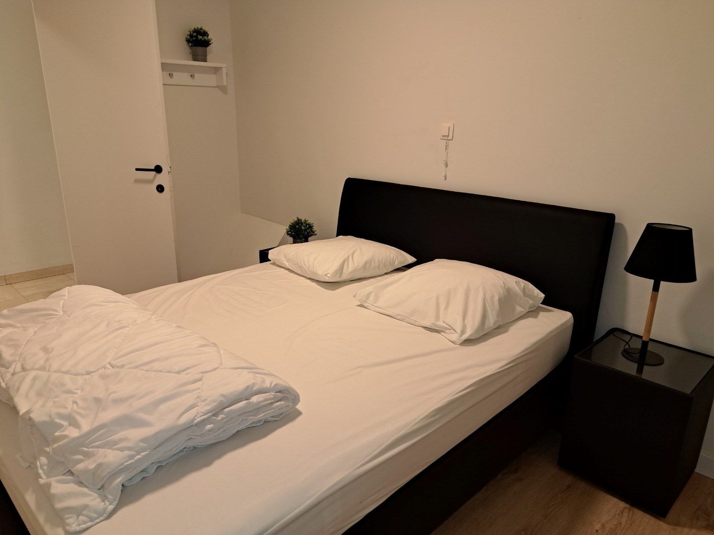 Ruim woonappartement met 3 slaapkamers en garage  te koop vlak aan het strand en duinen te Koksijde foto 8