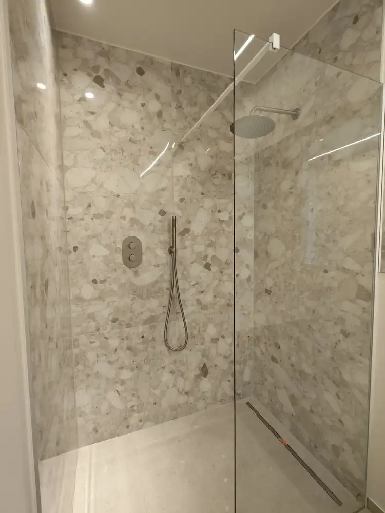 High-end nieuwbouw-duplex met ruim terras, parking en ruime buitenberging foto 18