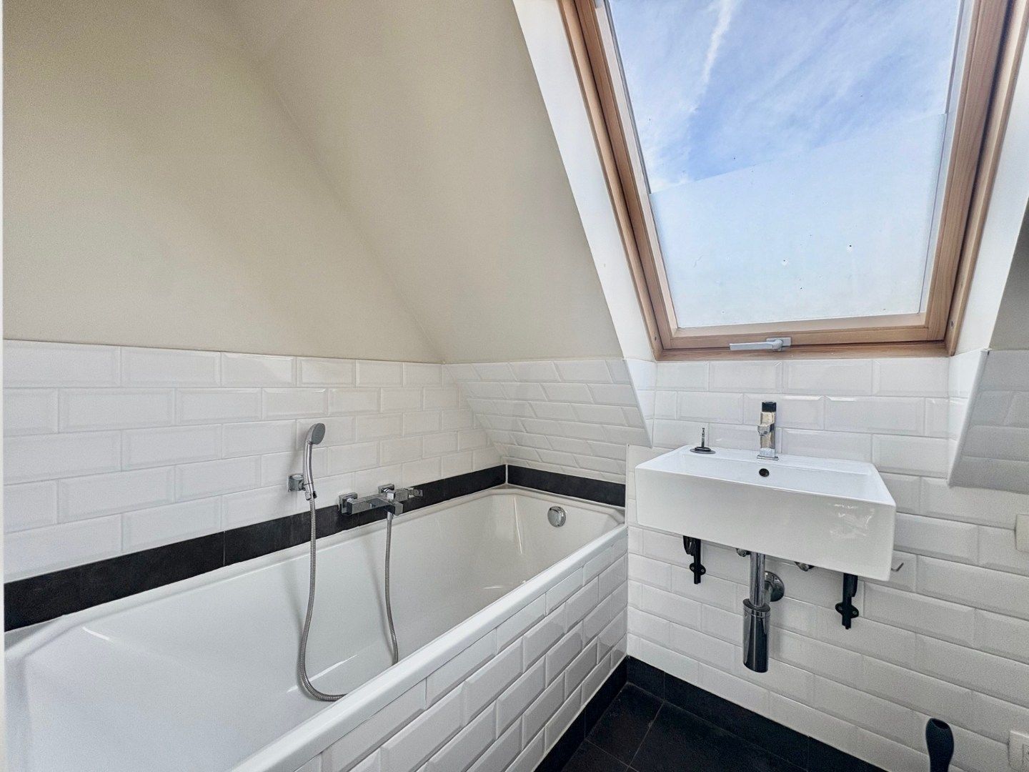 Stijlvol 3-slaapkamer duplexappartement met zonnig terras foto 14