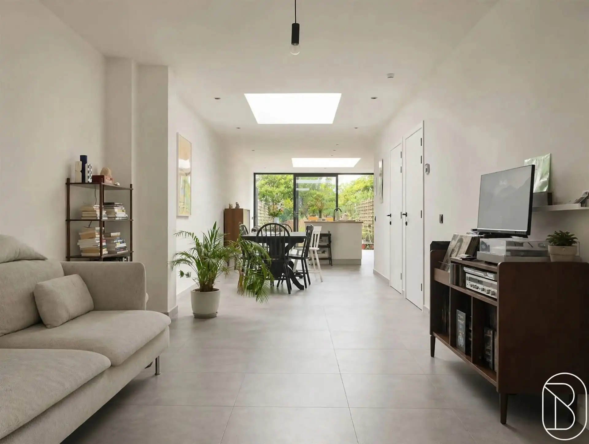 Volledig gerenoveerde woning met 3slpk, tuin en uitweg! foto 5