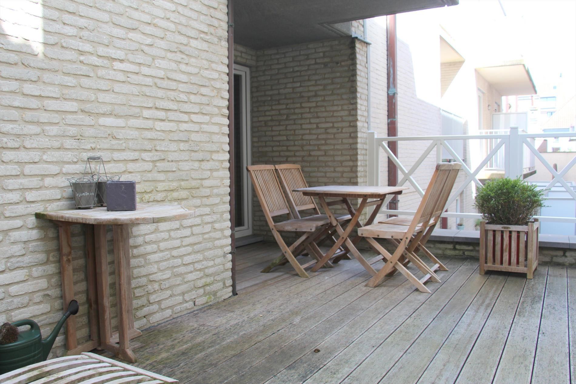 Centraal gelegen appartement met 2 slpks. en terras foto 12