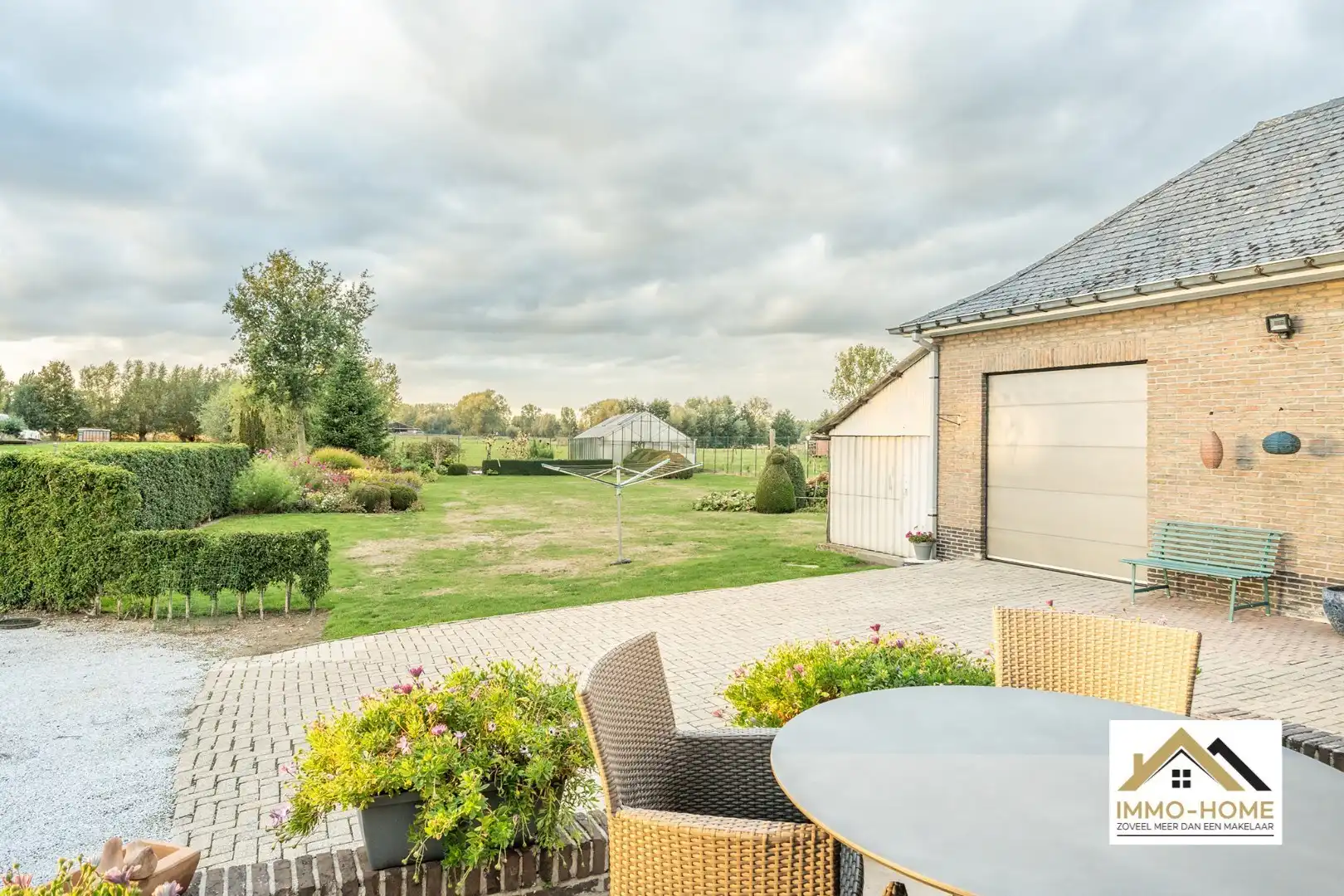 Vrijstaande woning met ruime tuin en open zicht!  foto 2