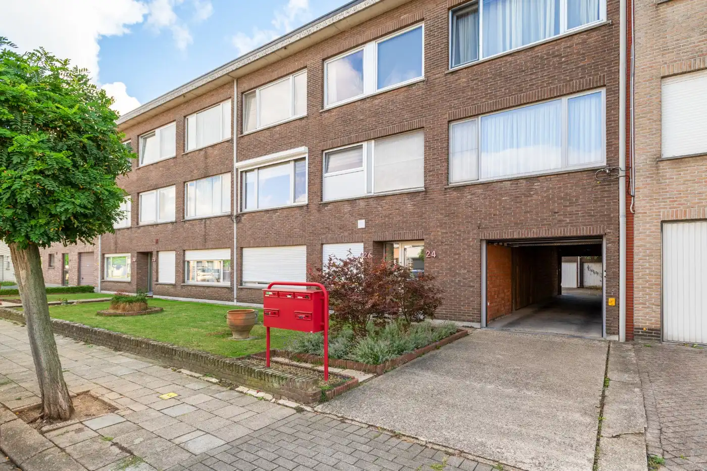 Instapklaar app. op 1e verd. met 2 slpk., balkon en garagebox foto 24
