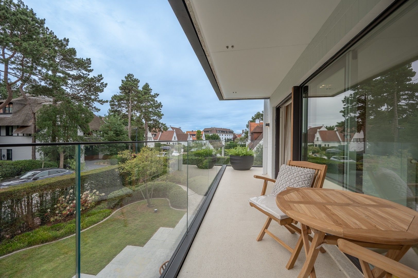 Magnifiek tuinappartement met tuin op het zuid-westen, rustig gelegen in het Zoute. foto 22
