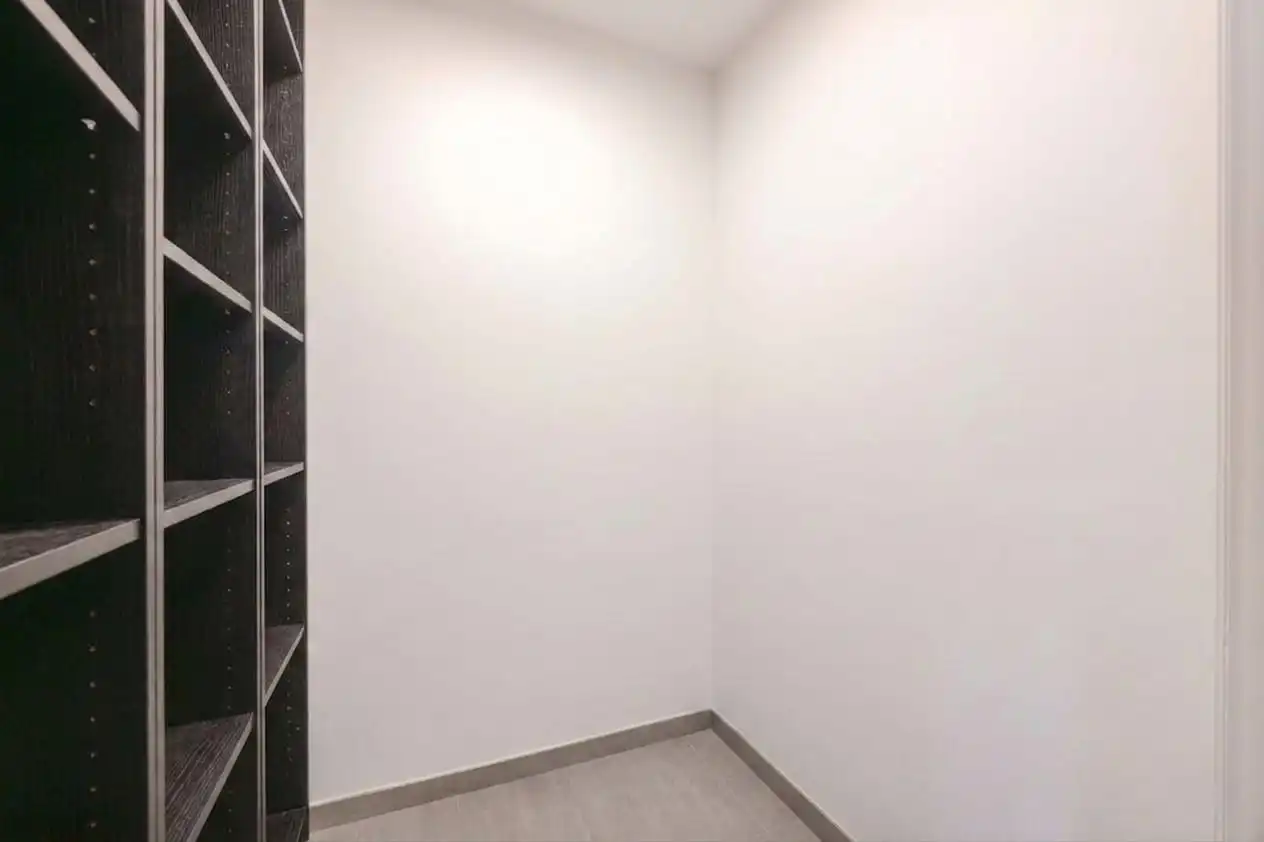 INSTAPKLAAR APPARTEMENT (84 m² | RENOVATIE 2020) MET 2 SLPKS EN GARAGE  foto 10