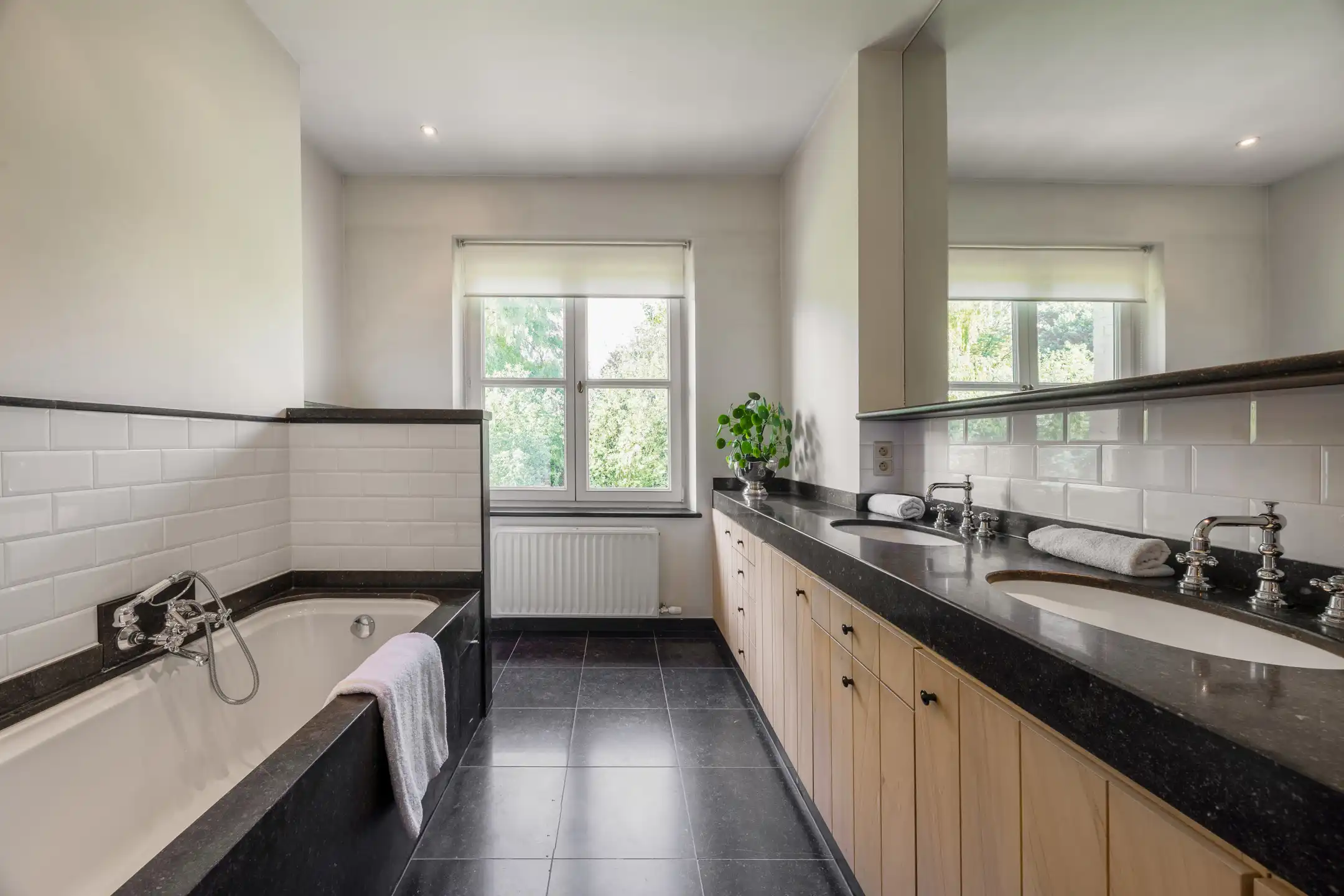 Unieke parel op royaal perceel (3.877 m²) met bouwgrond foto 33