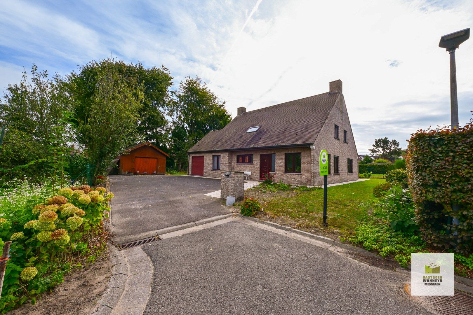 Zeer centraal en rustig gelegen ruime woning met 5 slaapkamers foto {{pictureIndex}}
