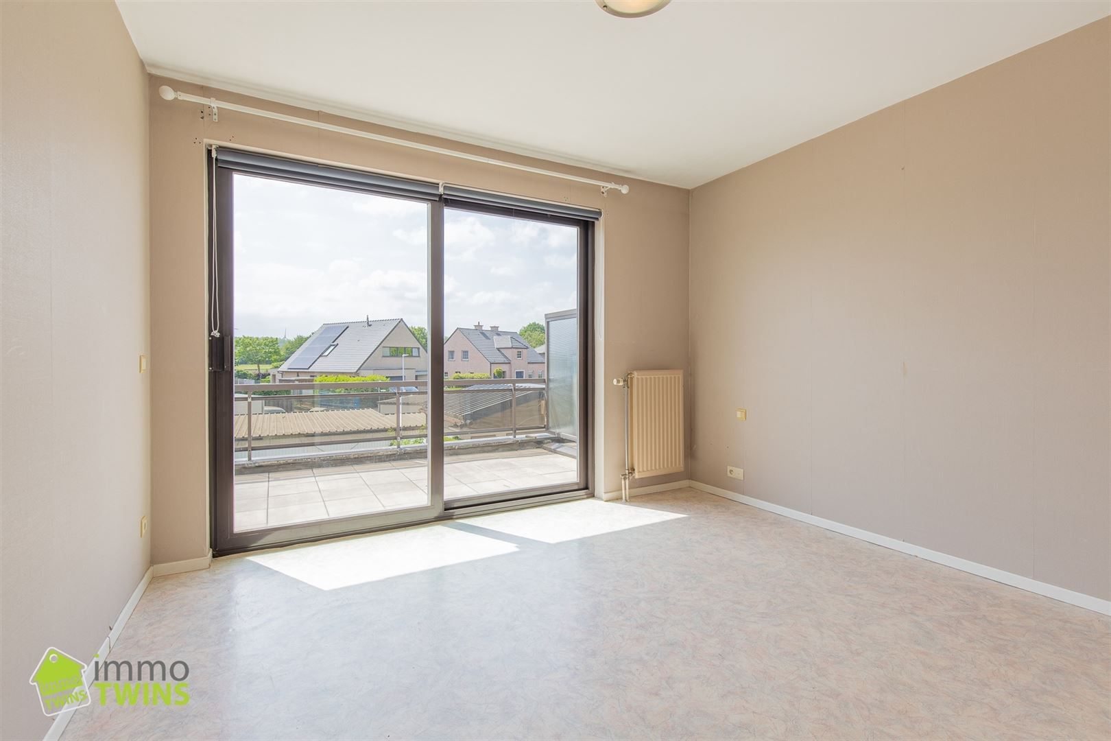 Instapklaar appartement met groot zonneterras en garage foto 11