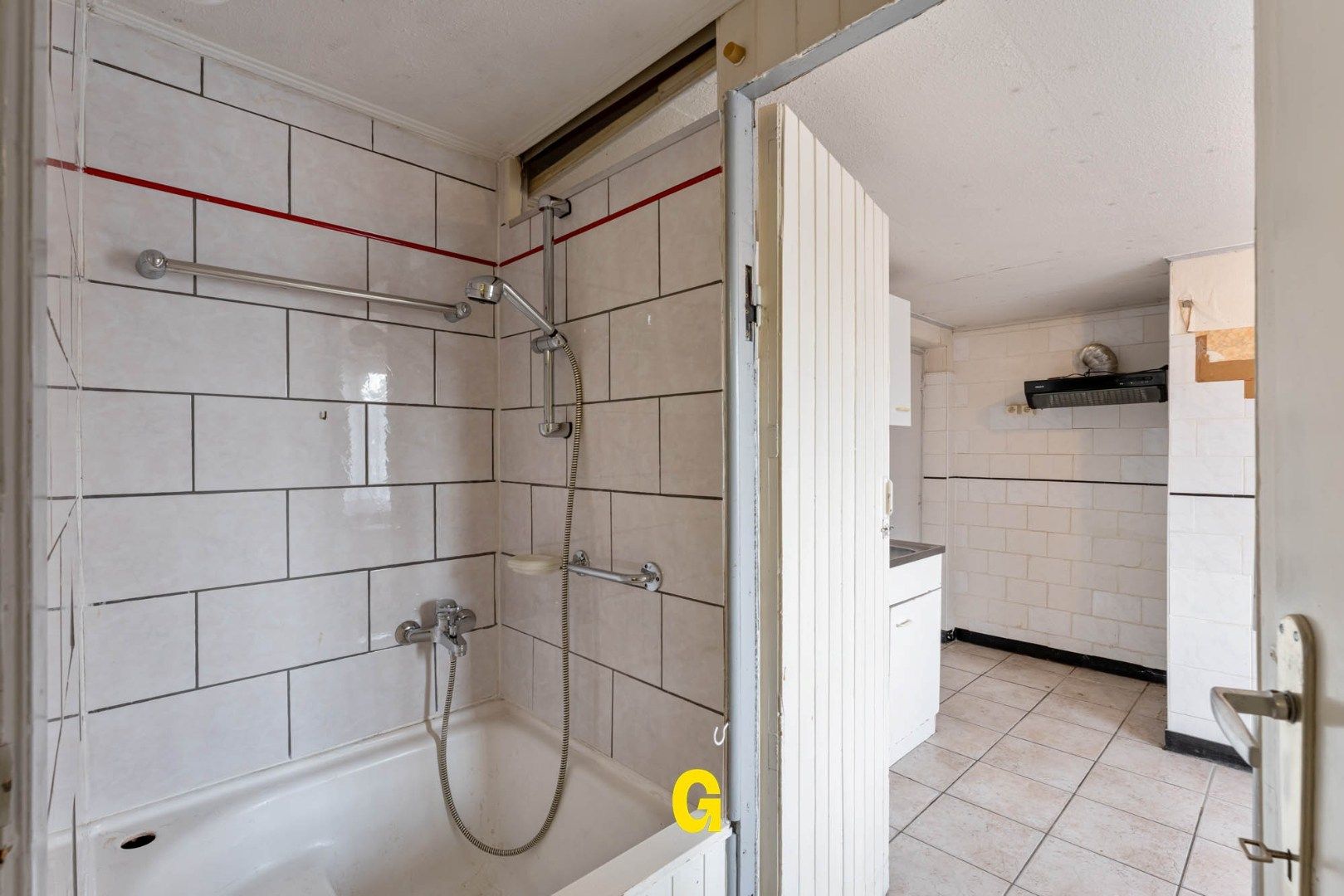 Te renoveren vrijstaande bungalow woning met tuin op een perceel van 8a 55ca foto 18