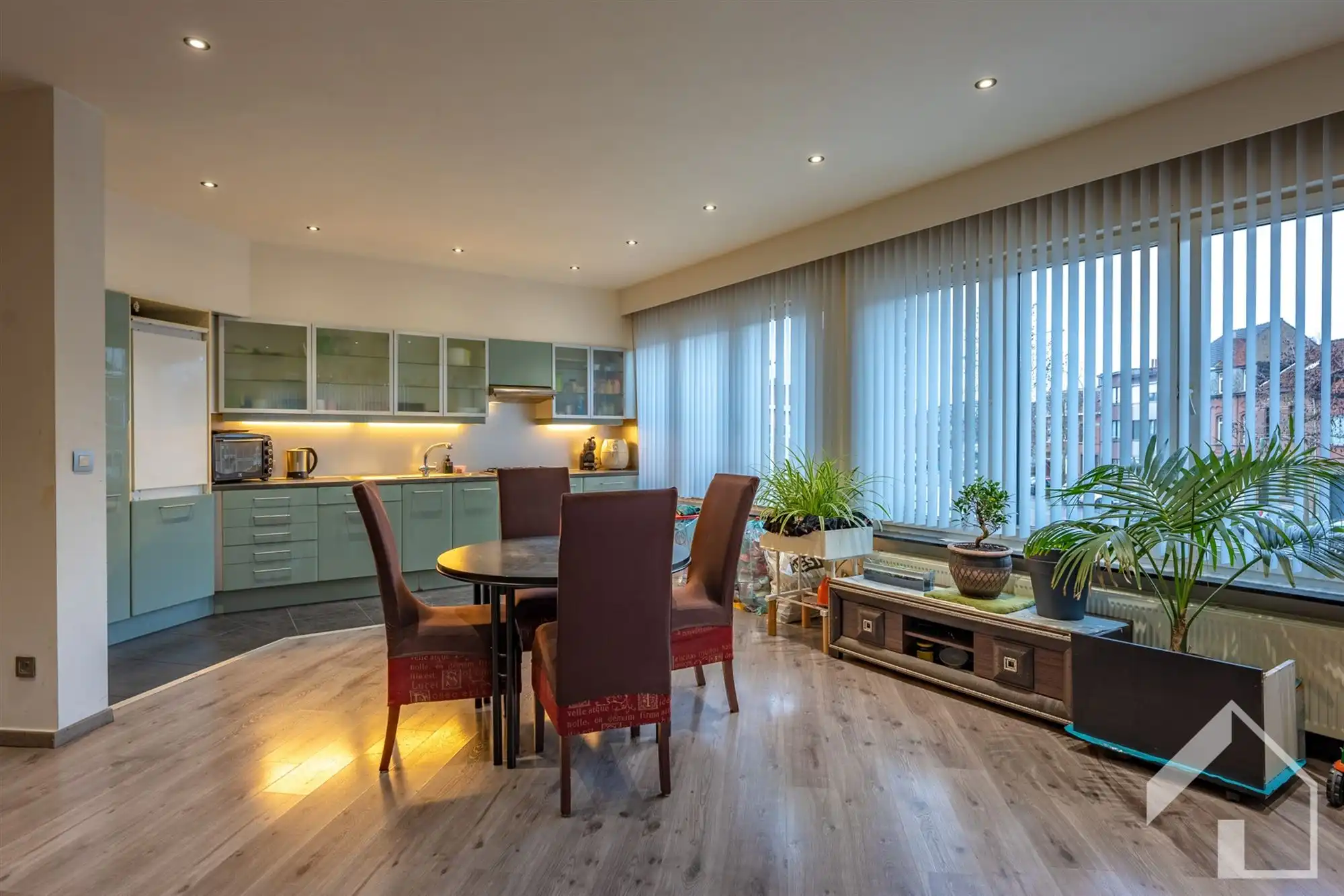 Gelijkvloers handelspand met 2 appartementen foto 14