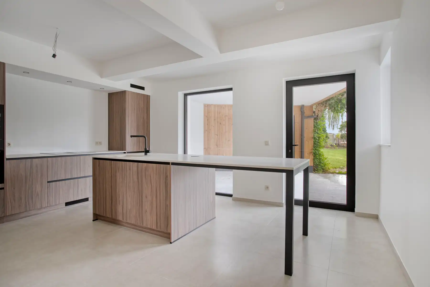 Gerenoveerde woning met 5 slaapkamers en bijbouw foto 5