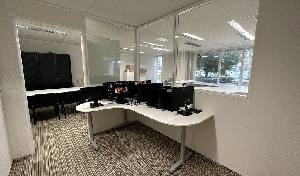 Instapklaar kantoor te huur in Brandstraat in Lokeren foto 9