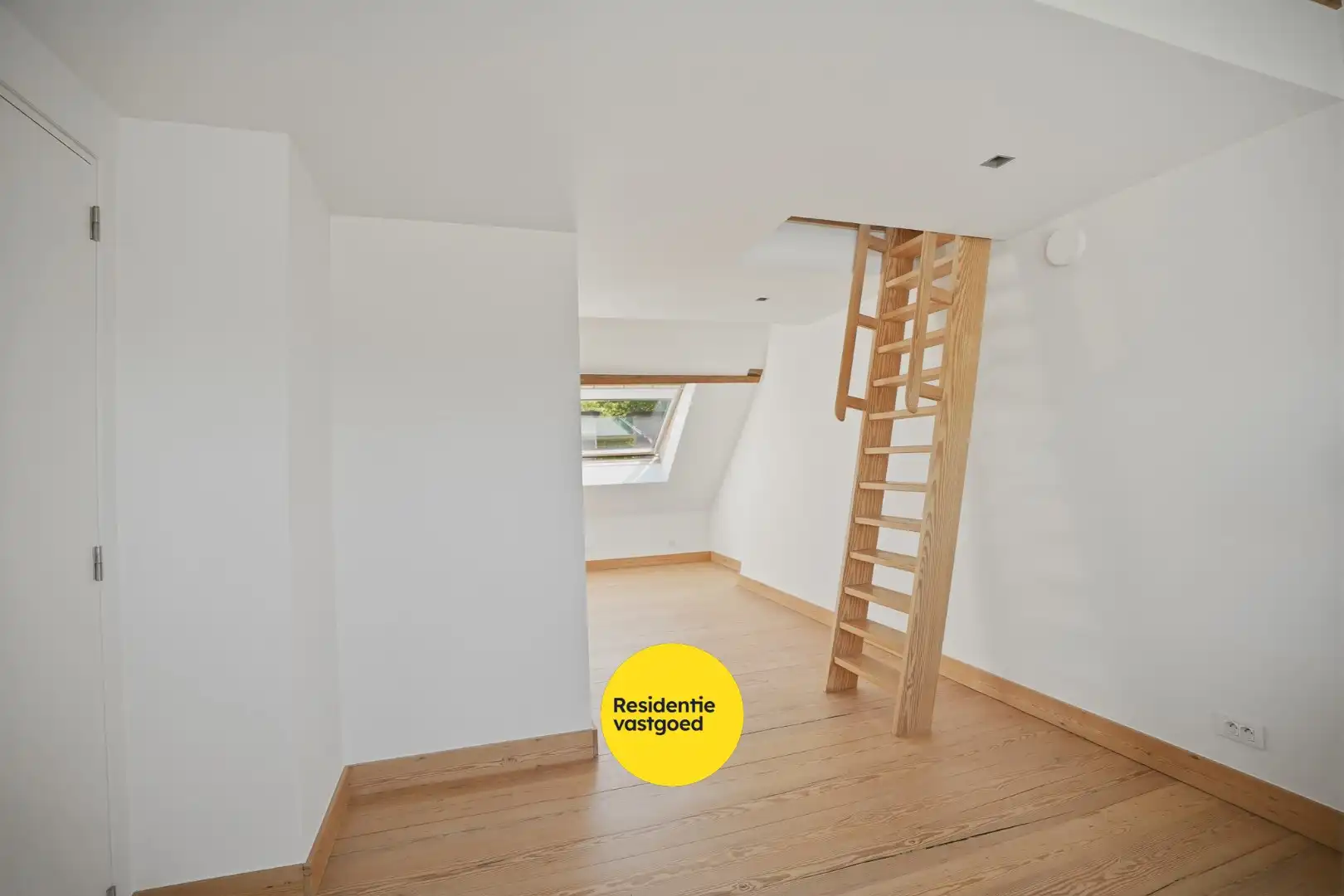 Exclusief gerenoveerd burgerhuis met zonnige stadstuin! foto 24