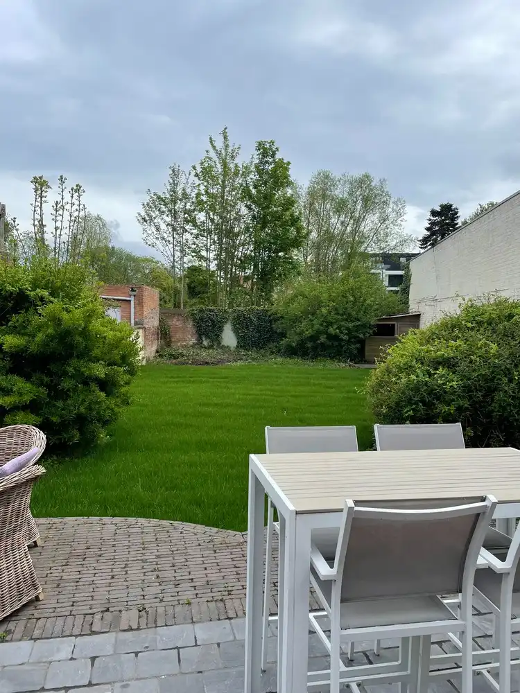 Op steenworp van Brugge centrum, INSTAPKLAAR CHARMANT ENERGIEZUINIG RUIM BURGERHUIS met MOOIE GROTE TUIN , 3 SLPKS en 3  badkamers foto 7