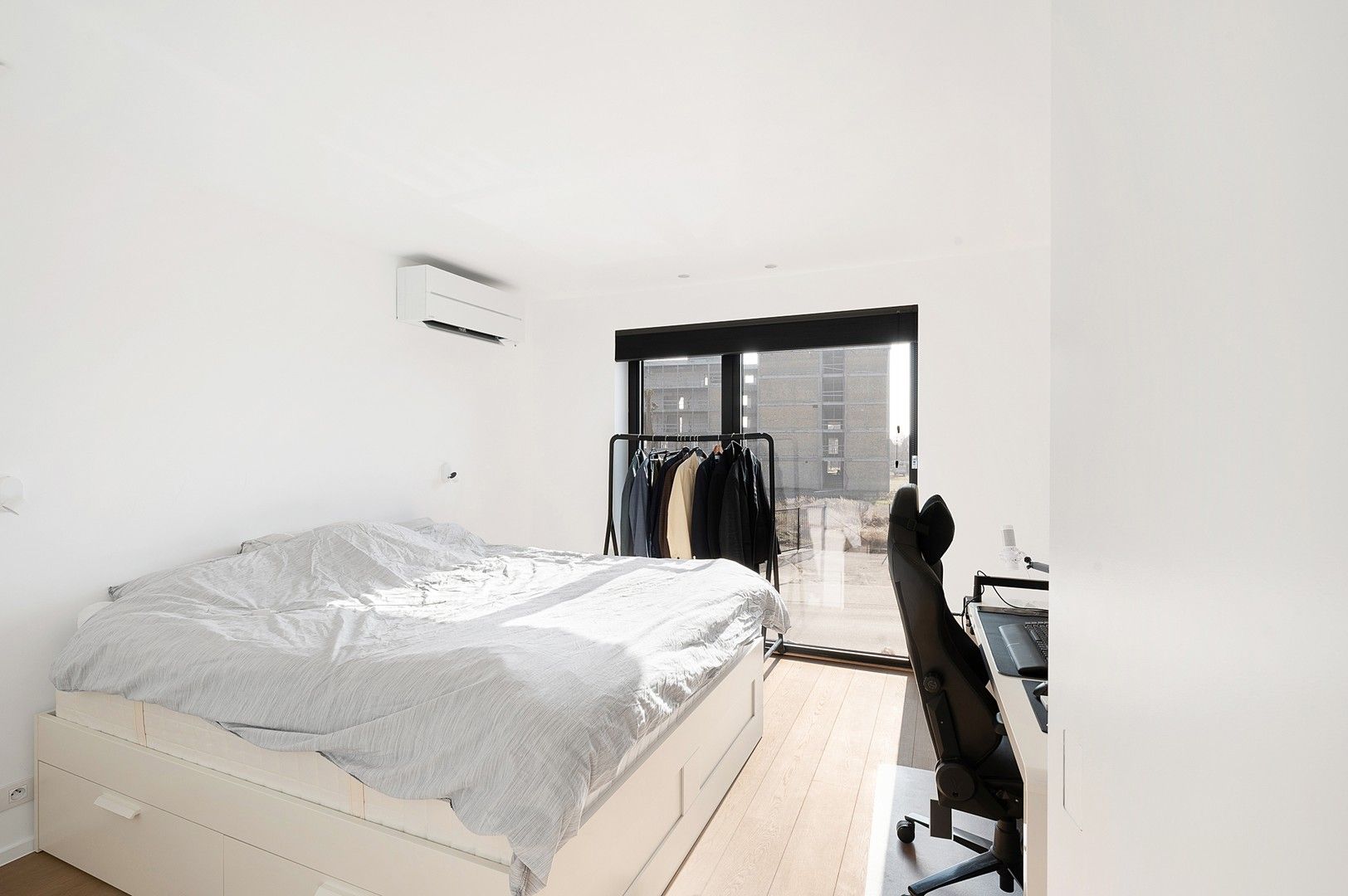 Hedendaagse, recente koppelwoonst centraal gelegen te oud-Knokke. foto 23