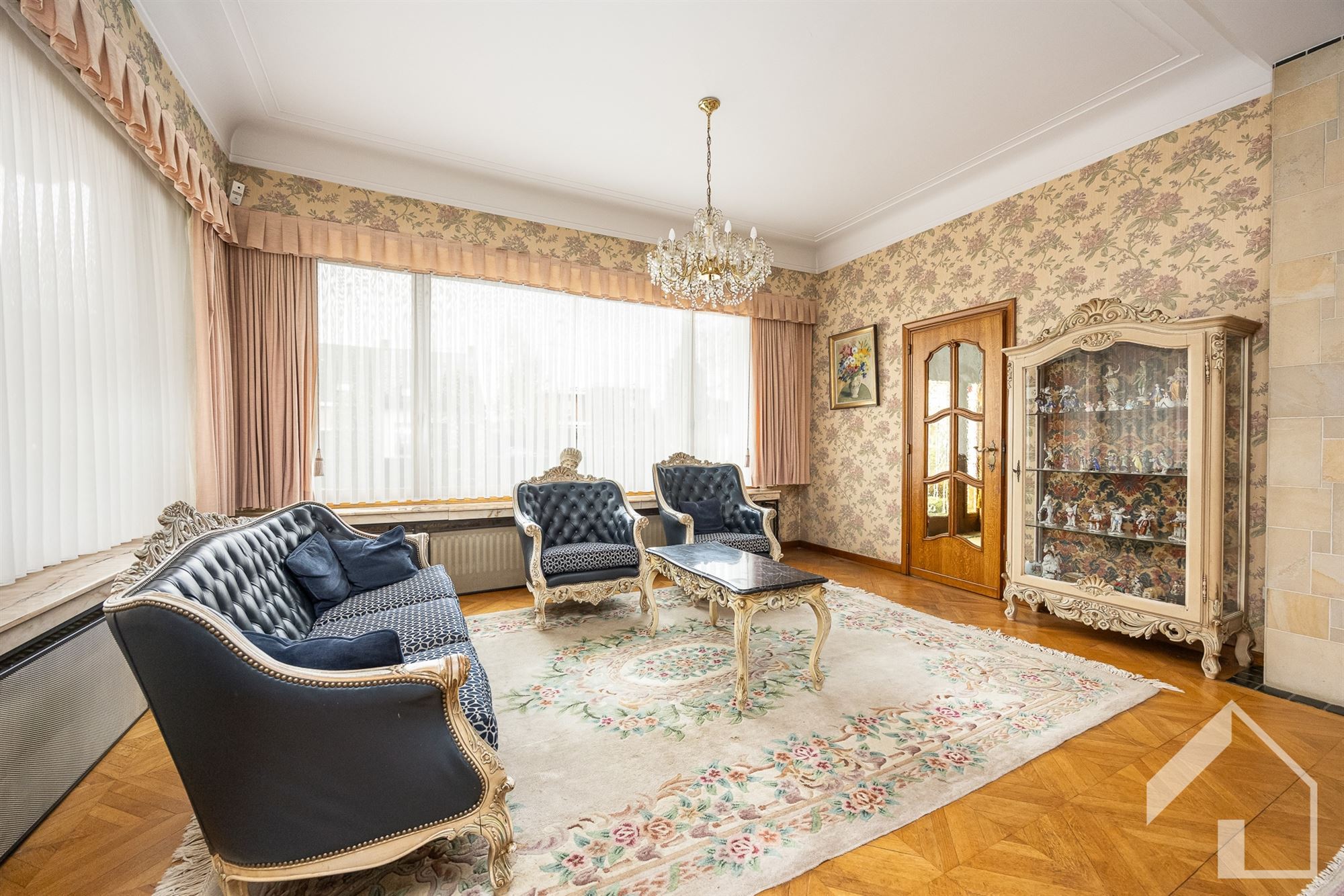 Te renoveren, karaktervolle villa in het centrum van Pulle foto 5