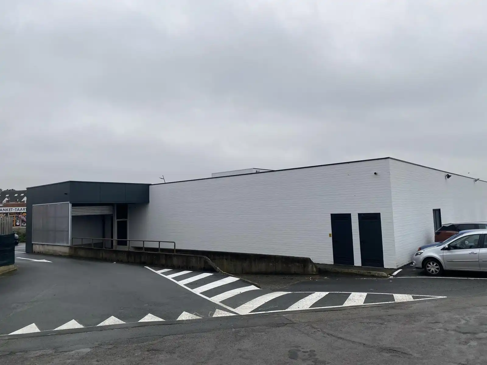 Commerciële ruimte met parking te huur in Halle foto 7