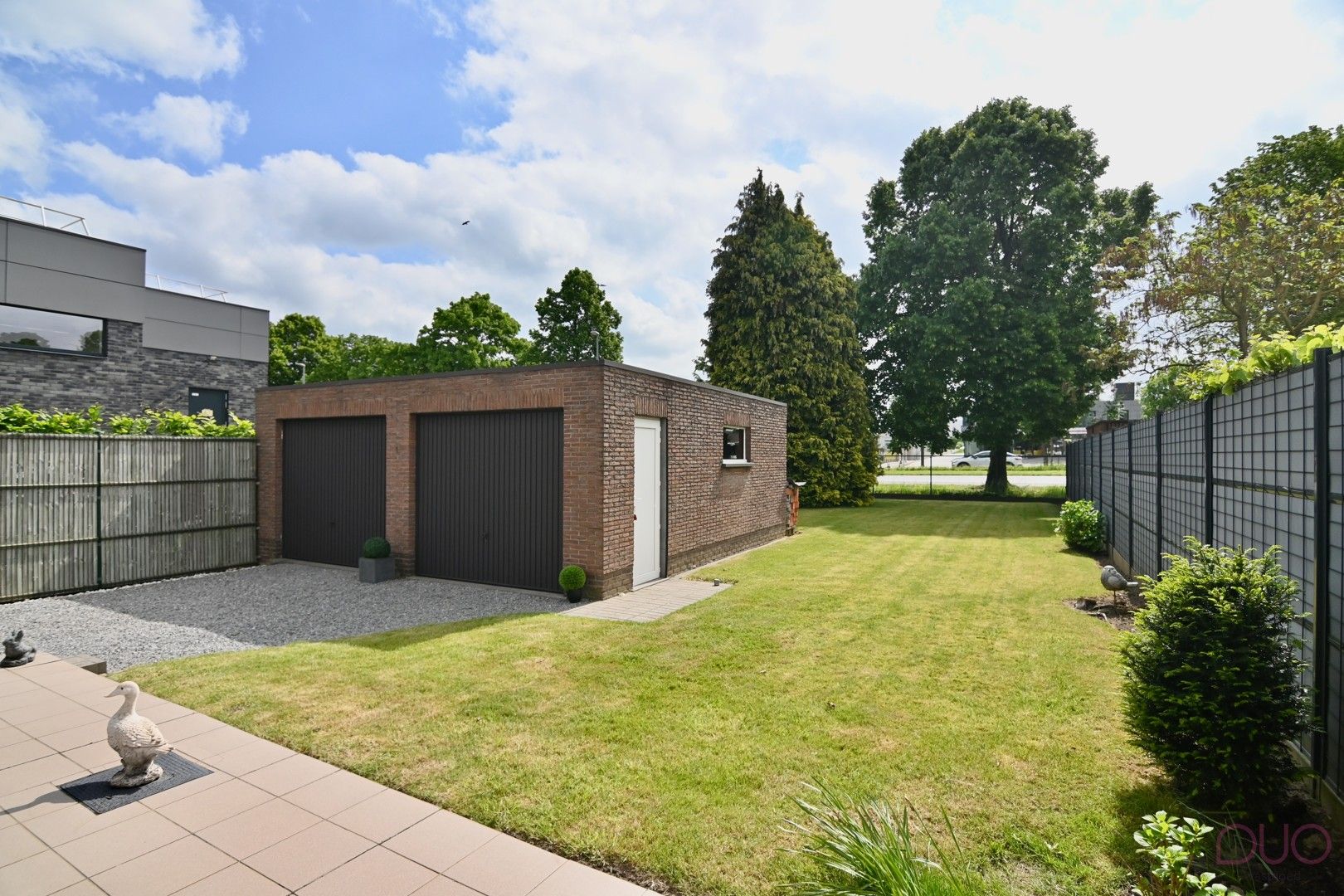 Charmante halfopen gezinswoning nabij het centrum van Sint-Truiden met 2 garages foto 2