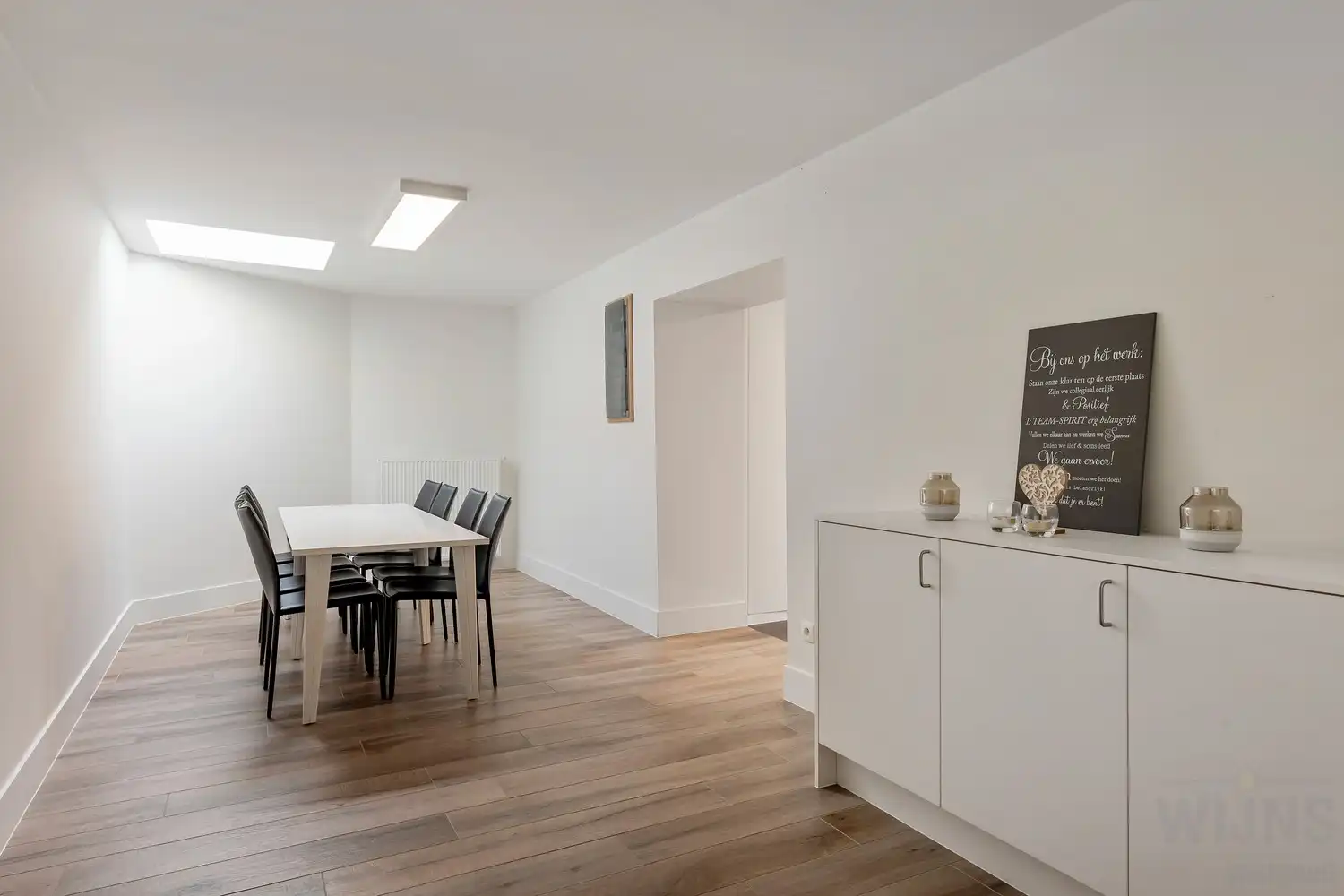 Uiterst gunstig gelegen kantoor met woonst. foto 24