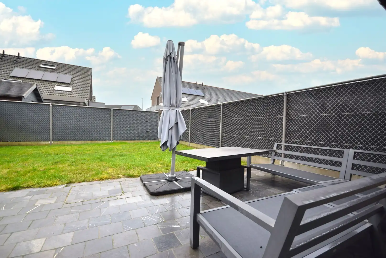 Ruime gezinswoning met drie slaapkamers en tuin  foto 2