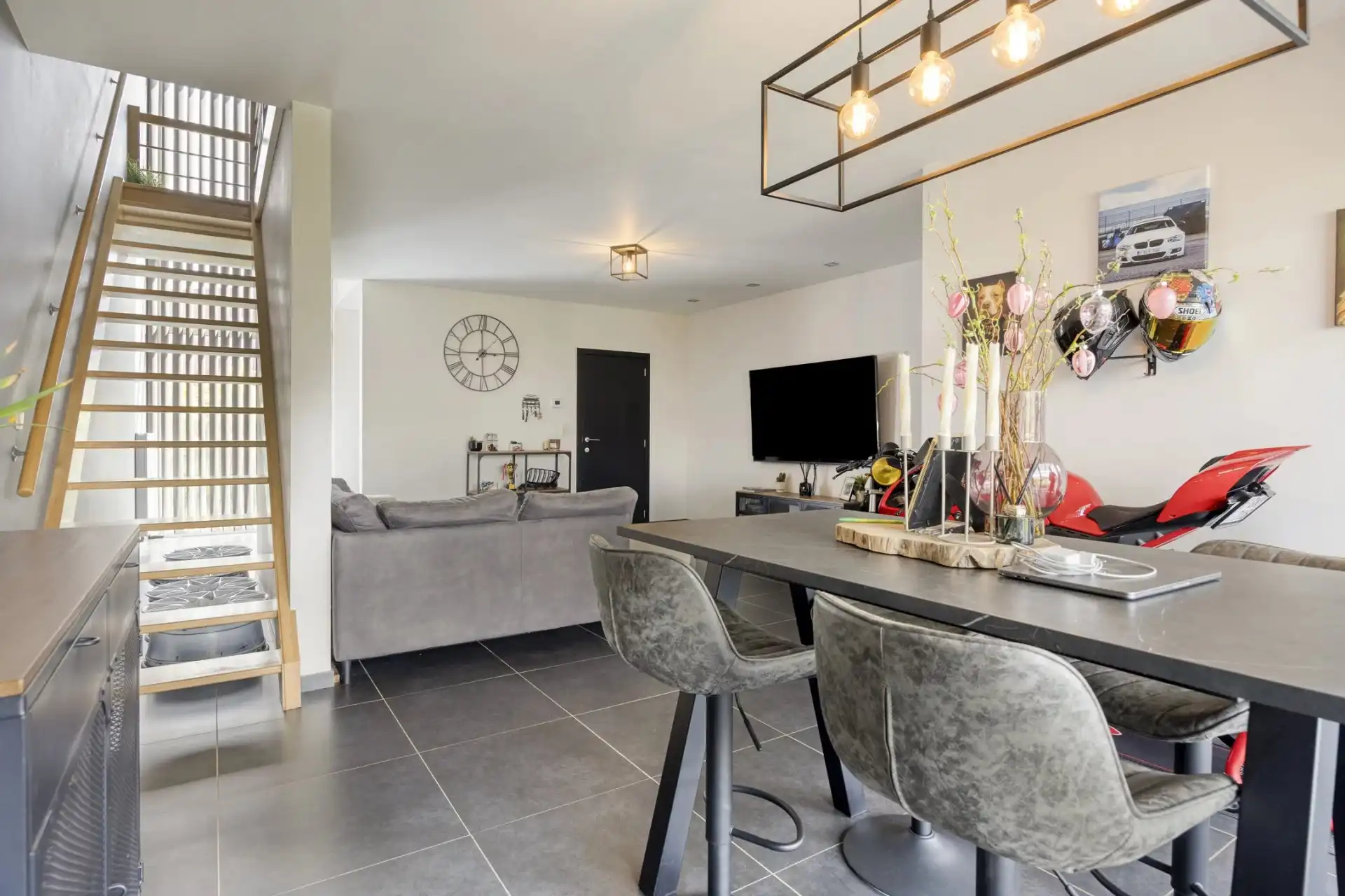 RECENTE MODERNE EN ENERGIEZUINIGE WONING MET 3 SLPK'S EN CARPORT NABIJ CENTRUM foto 2