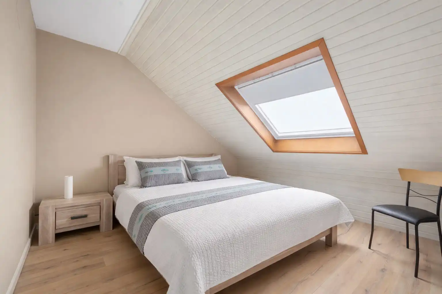 Ruim en lichtrijk appartement mét garage in Sint-Andries foto 5