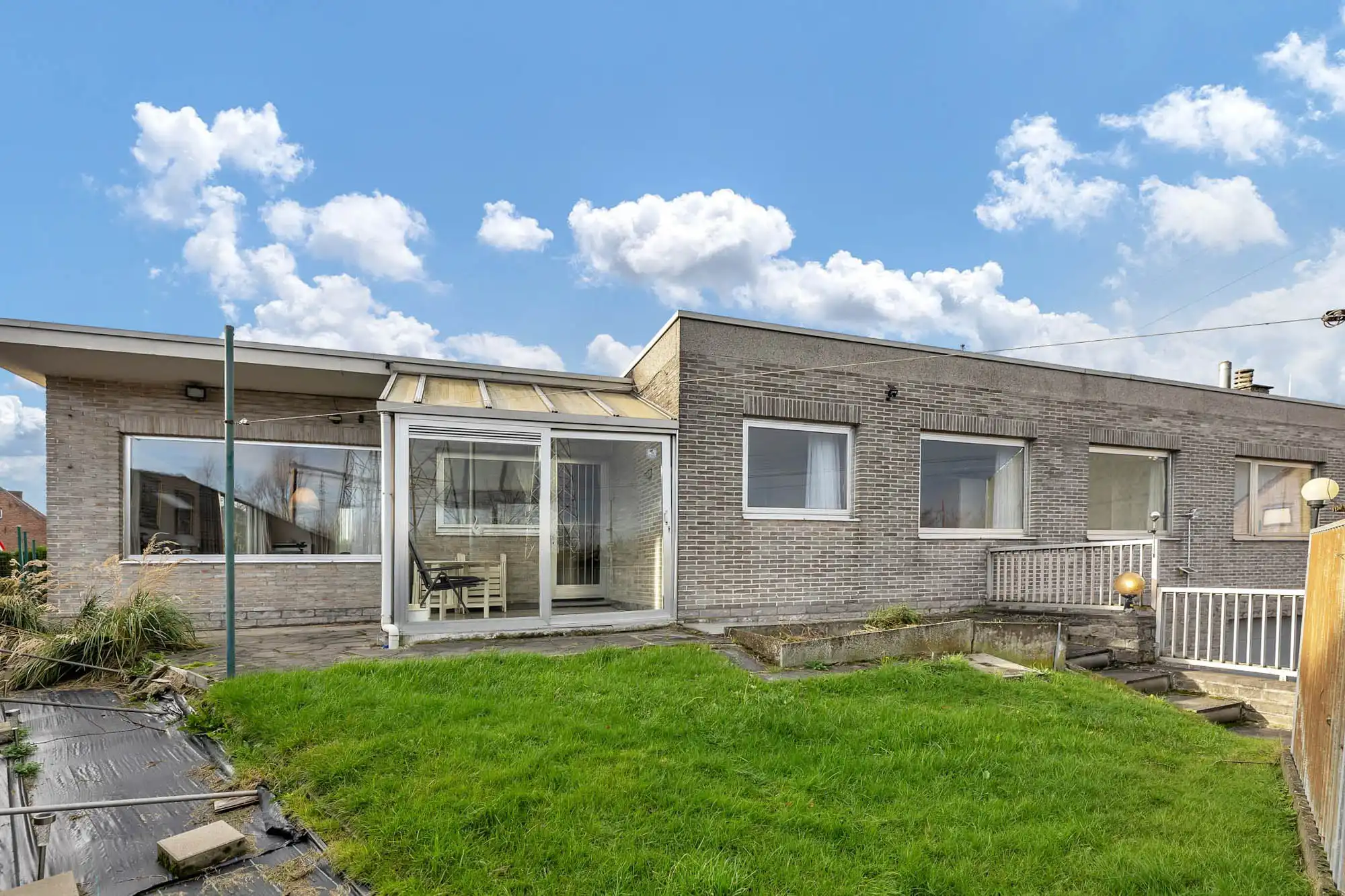 Bungalow met garage en tuintje op strategische ligging foto 25