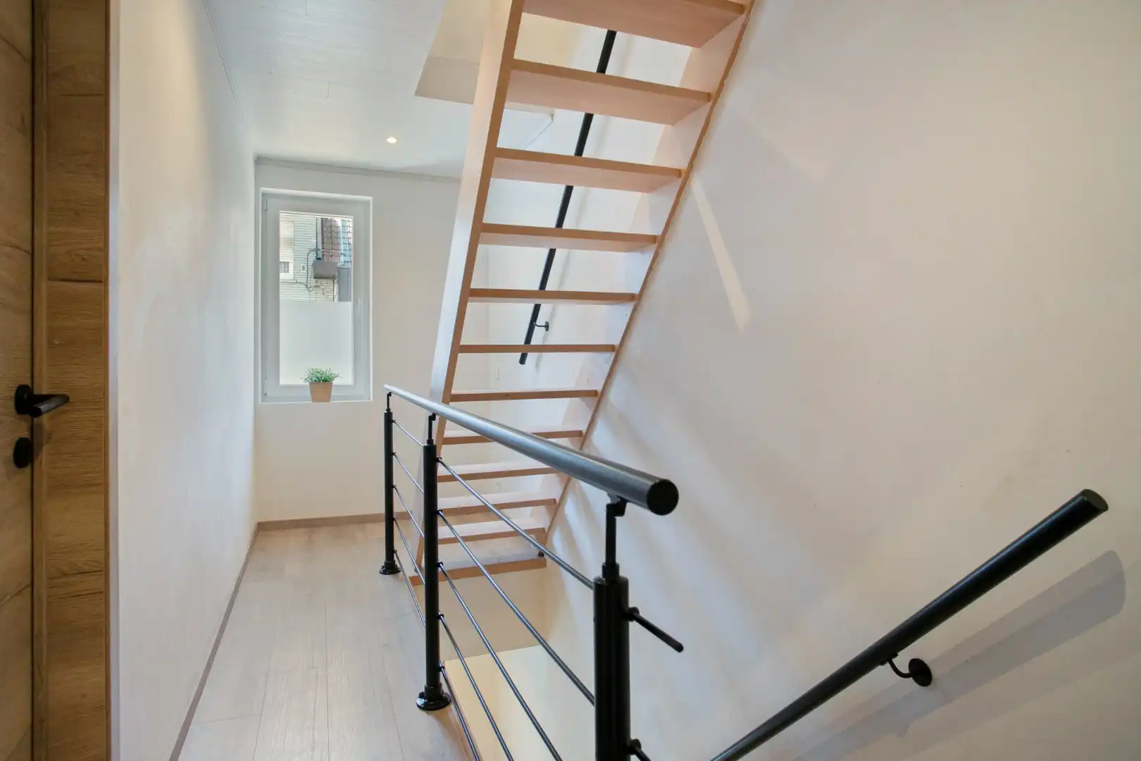 Ruime, gerenoveerde instapklare woning in Lauwe! foto 14
