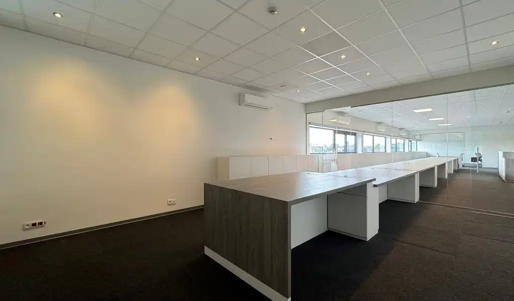 Gerenoveerde instapklare kantoren te huur aan station van Lint foto 11