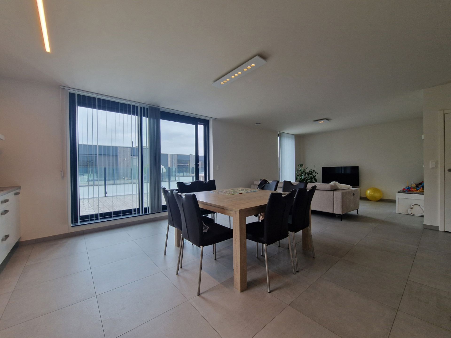Modern appartement met groot terras foto 3