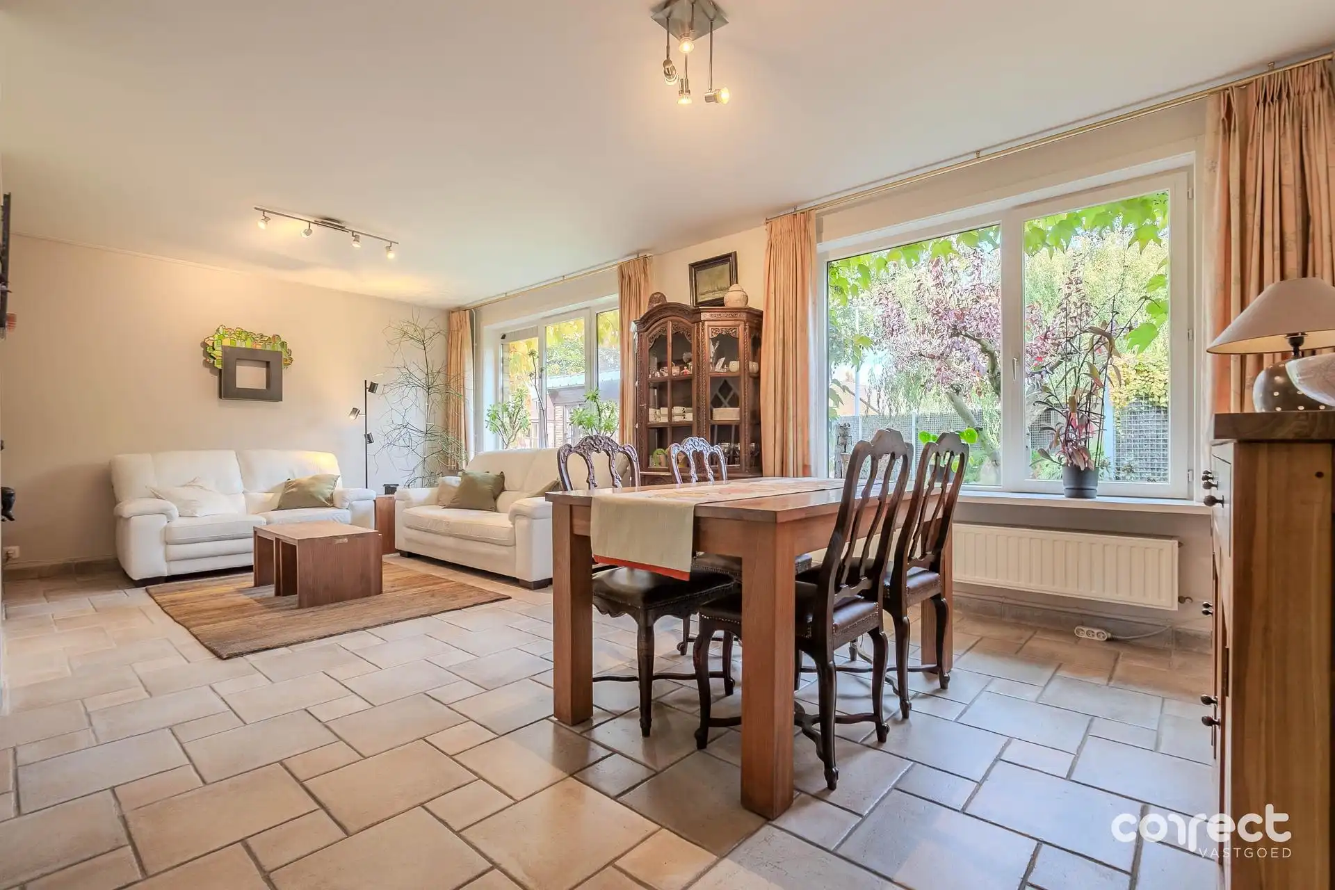 Goed onderhouden hoekwoning op een rustige, centrale ligging met prachtige tuin en ruim bijgebouw. foto 3