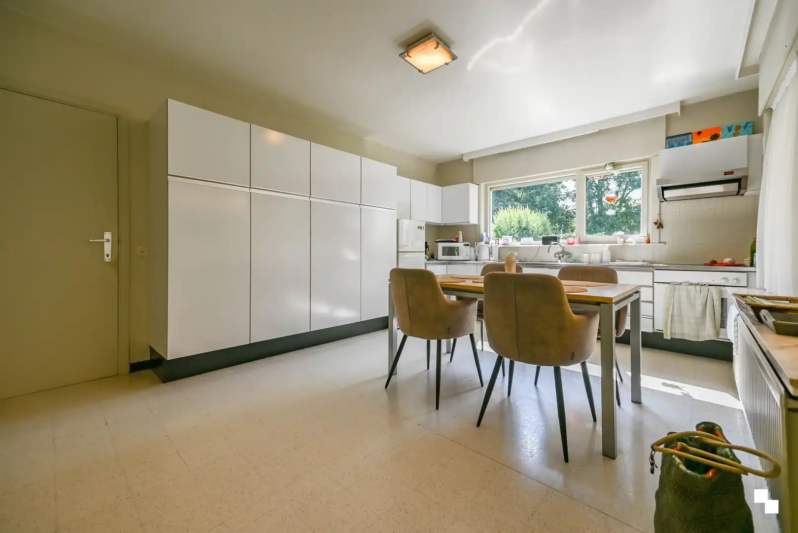 Charmante villa met ruime tuin, veelzijdige indeling en topligging nabij het hart van de Bosmolens foto 7