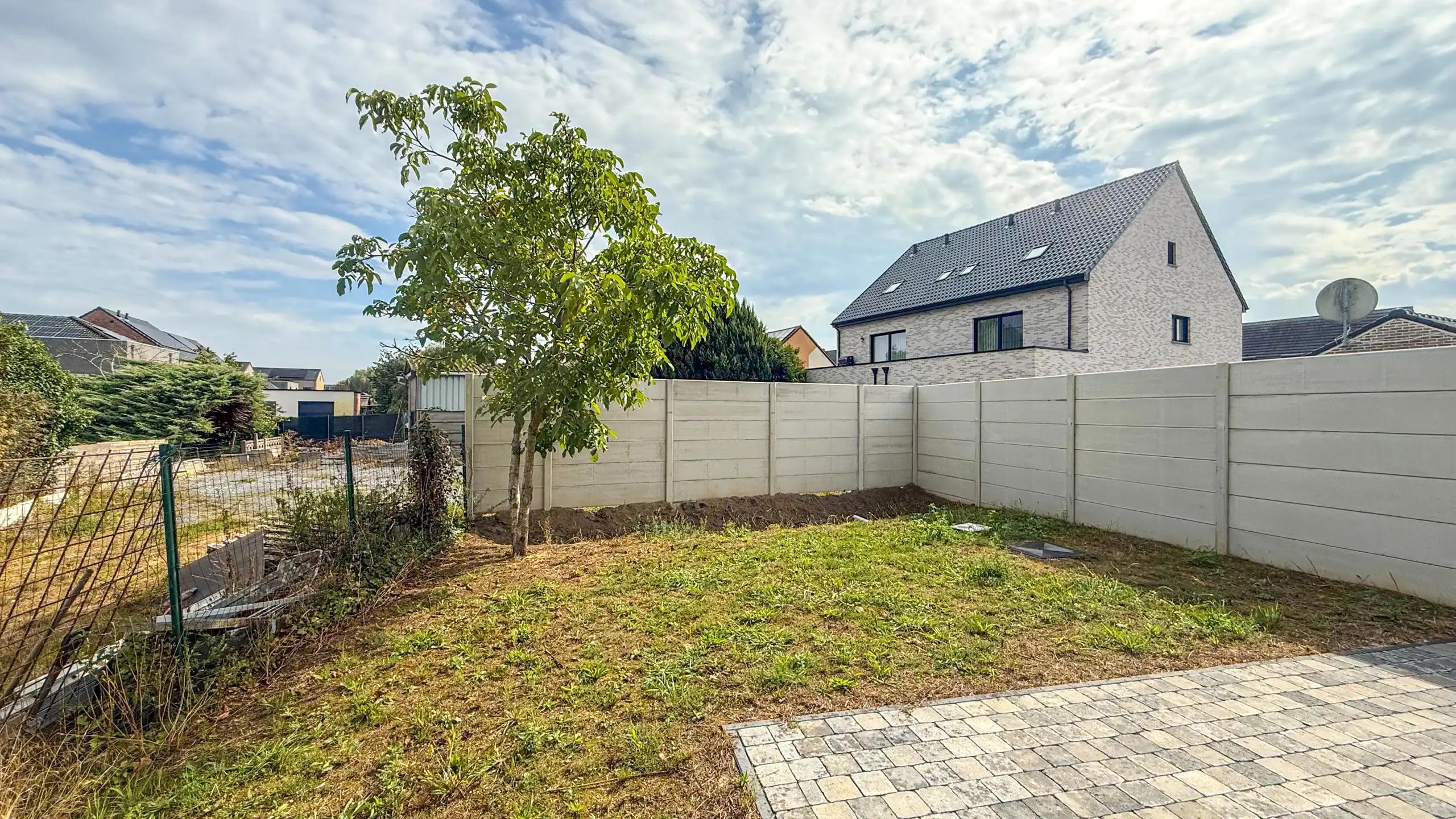 Kwalitatief afgewerkte nieuwbouwwoning op centrale ligging! foto 40
