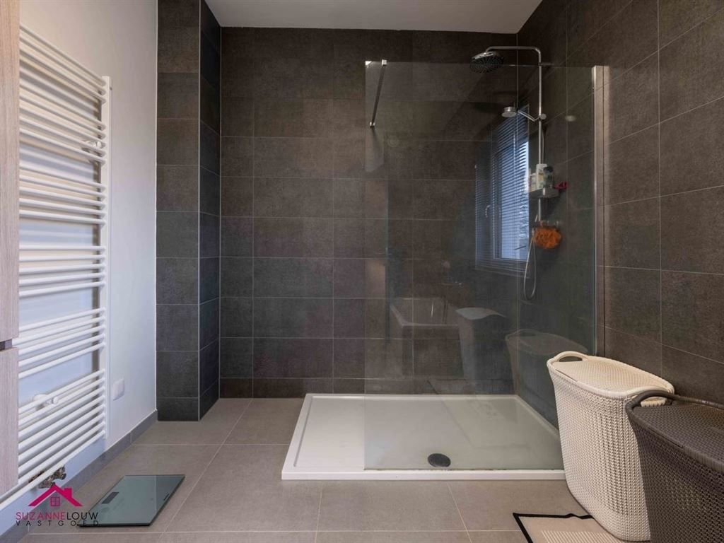 Instapklare half vrijstaande gezinswoning met gezellige tuin foto 23