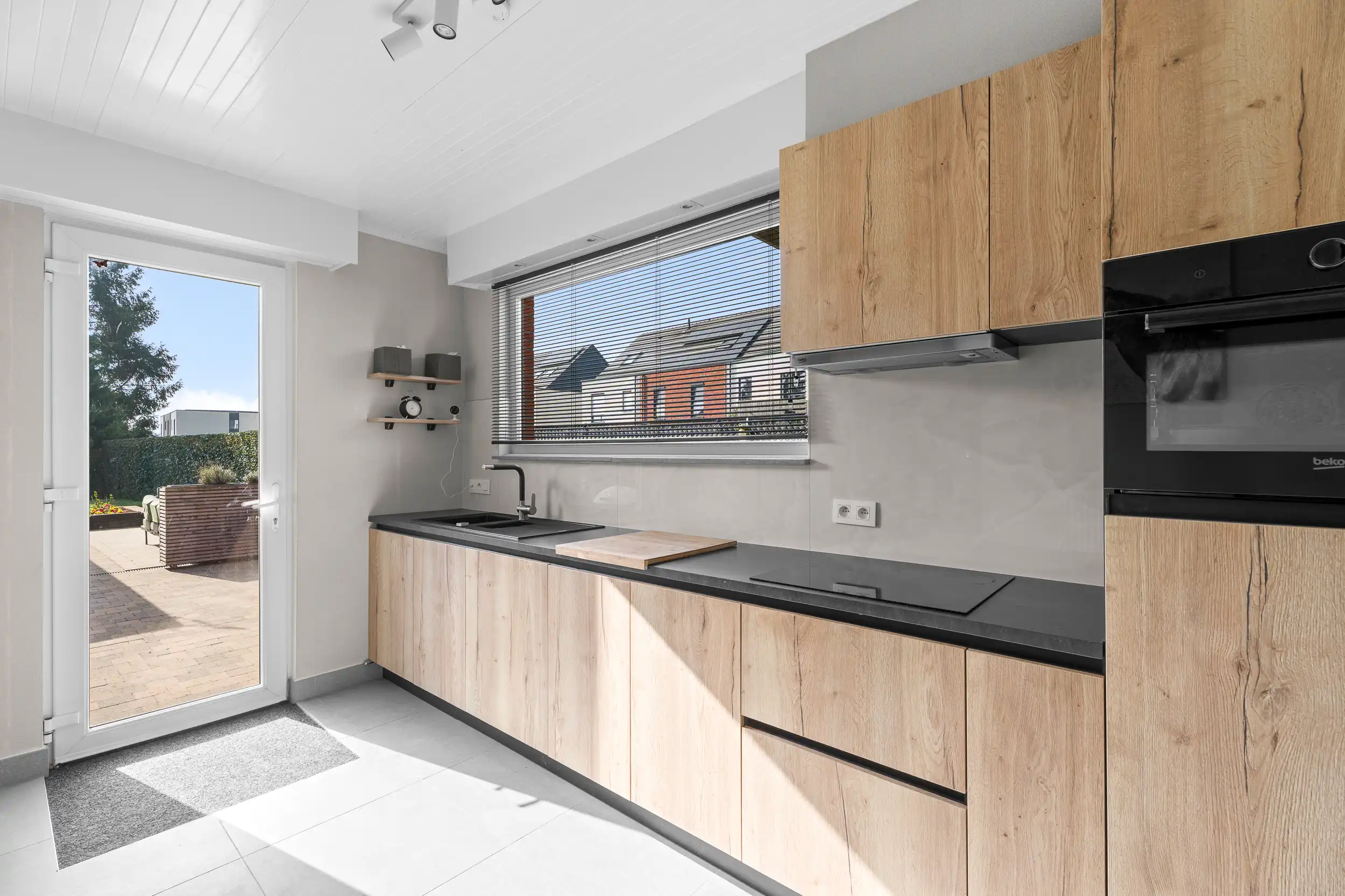 Instapklare halfopen bebouwing met zonnige tuin foto 4