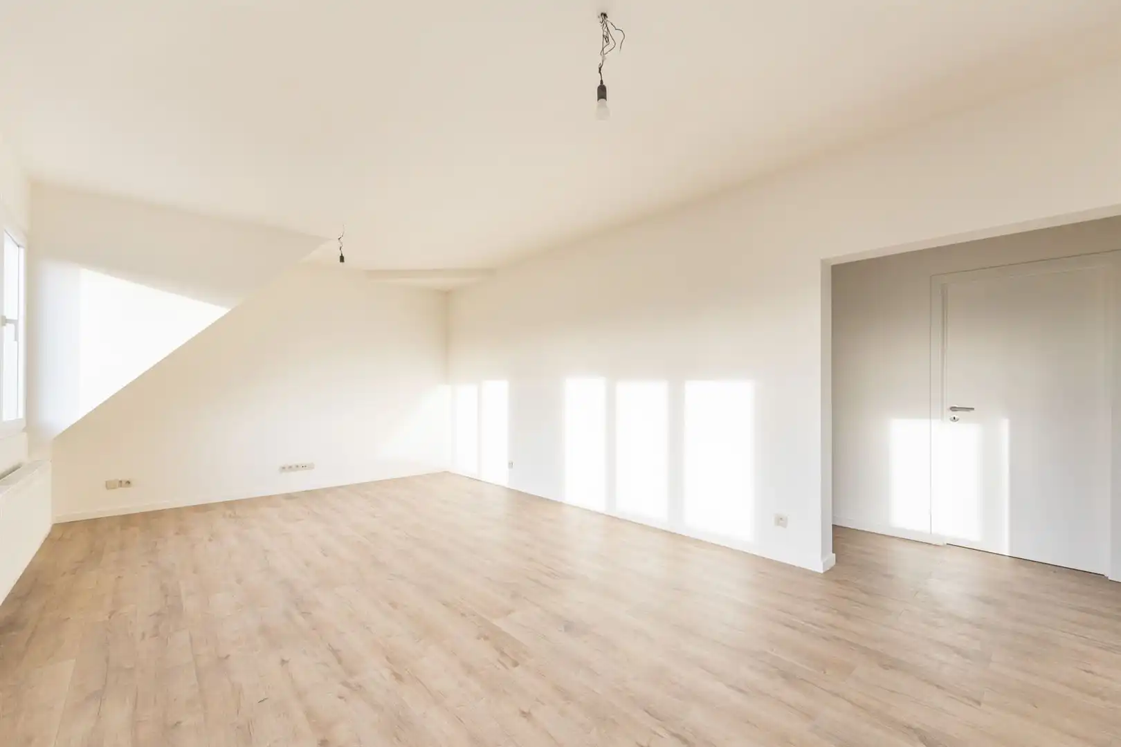 Prachtig dakappartement met 2 ruime slaapkamers te Schoonbroek.  foto 5