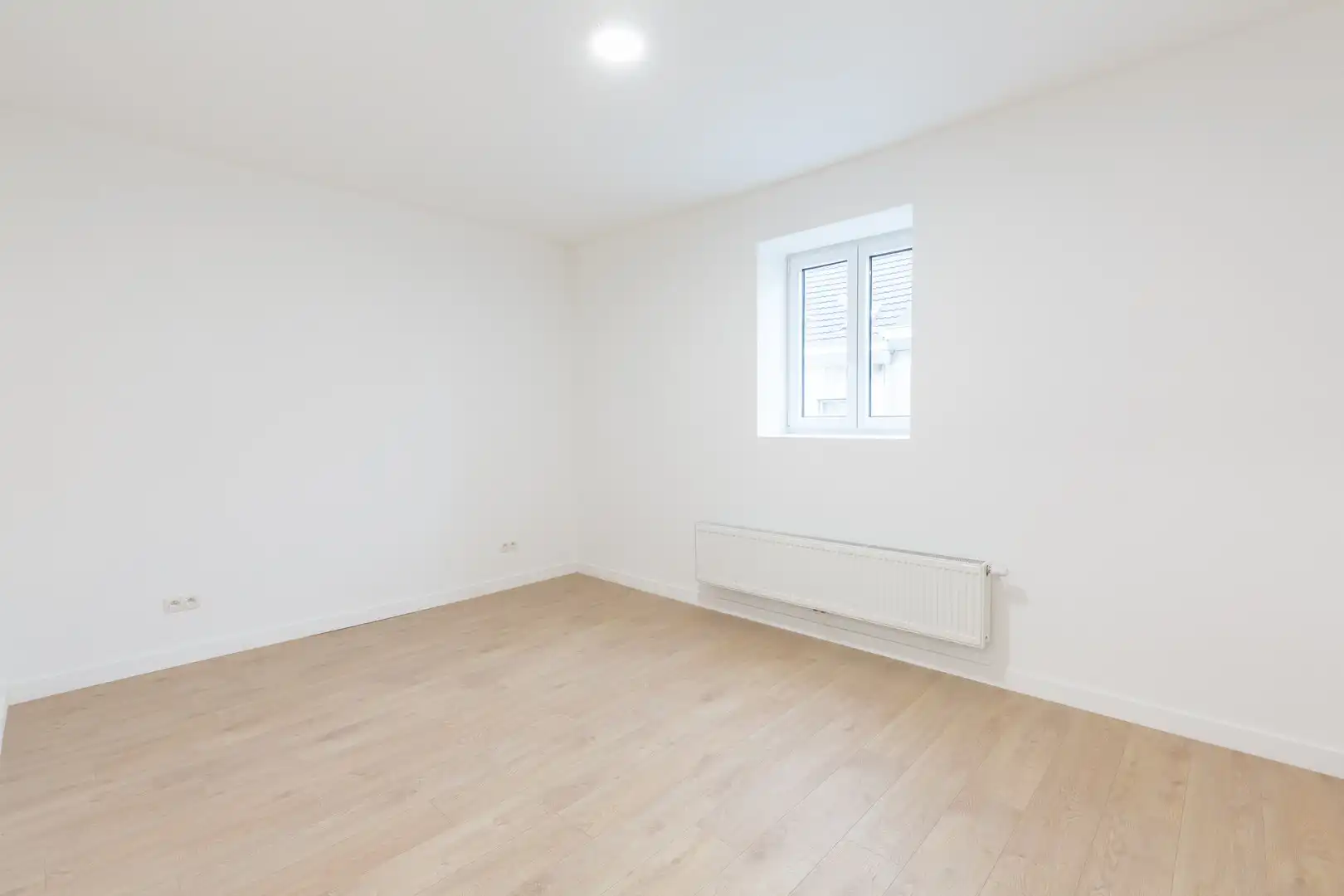 Grondig gerenoveerde woning met 3 slpks foto 11