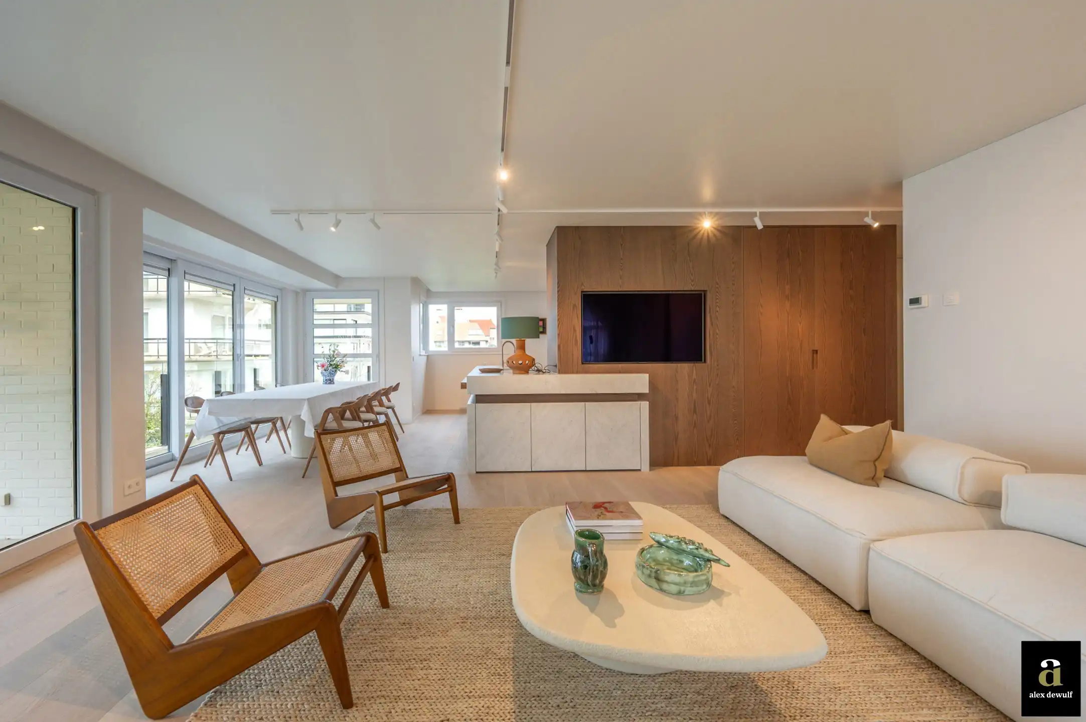 Uitstekend gelegen en stijlvol gerenoveerd appartement met goed zeezicht in villaresidentie [Kustlaan - Knokke Zoute]. foto 7