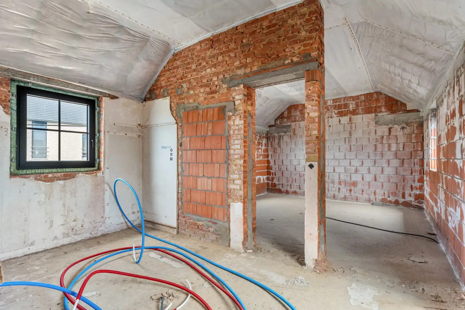 Ruime woning met karakter en afwerkingsmogelijkheden in Budingen foto 15