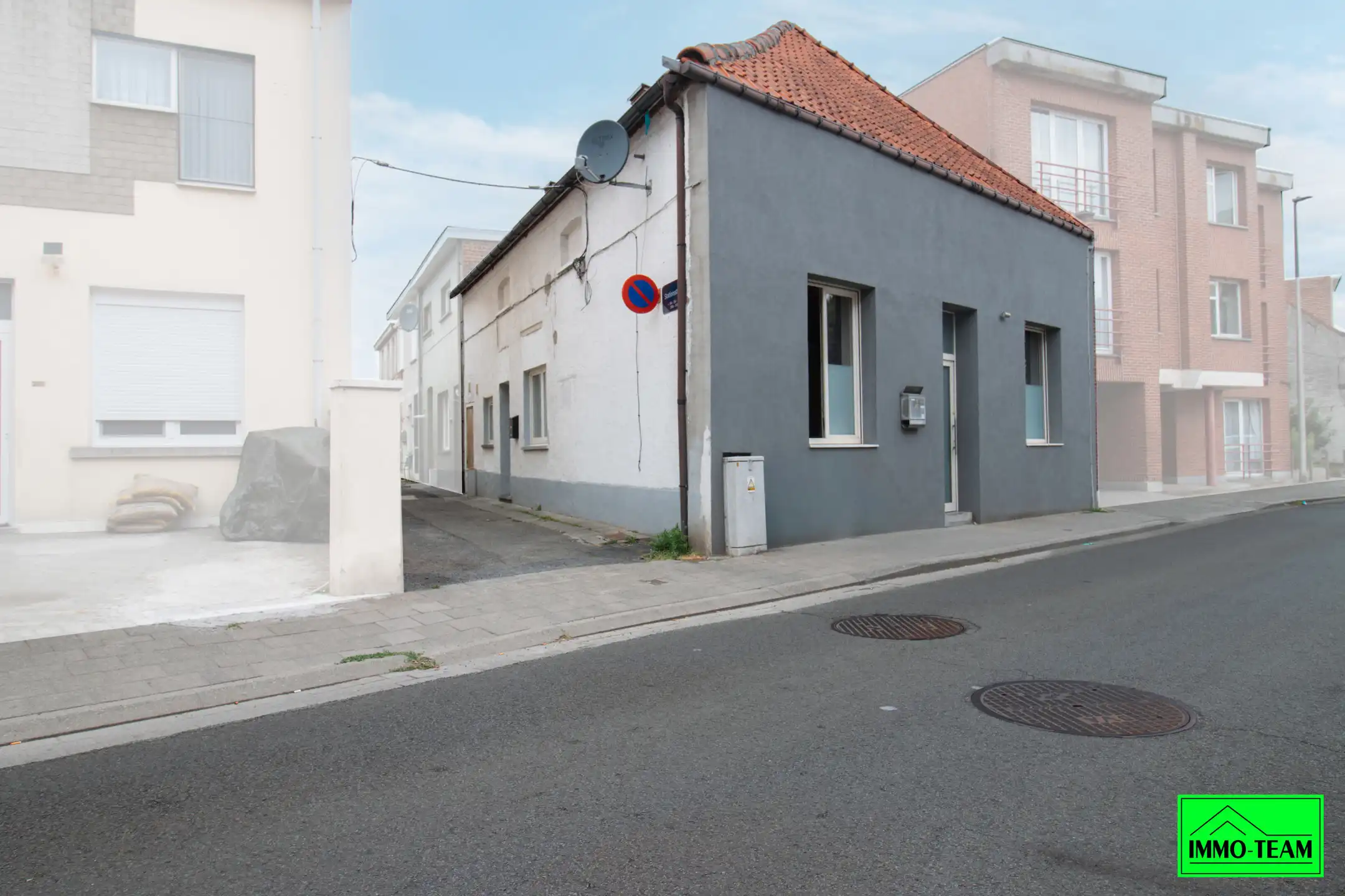 2-gevelwoning met 3 slaapkamers op wandelafstand station foto 2