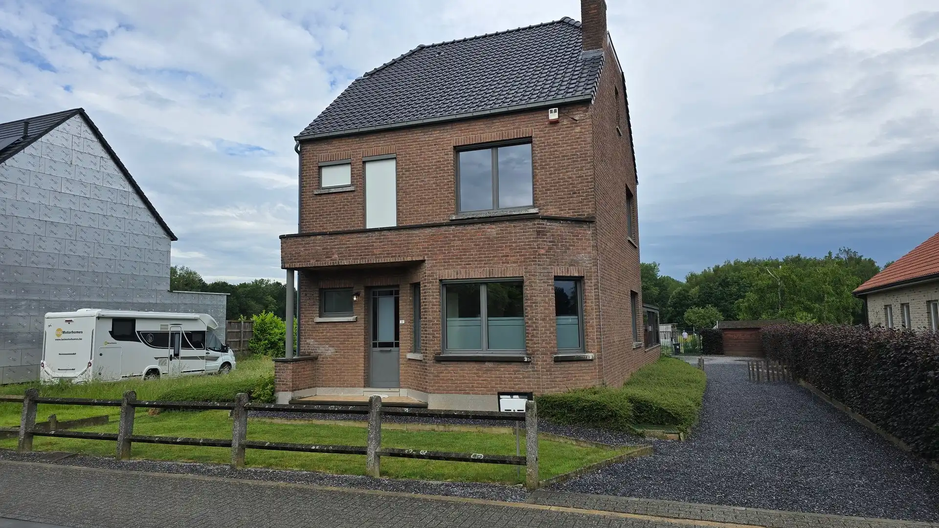 Karaktervolle Vrijstaande Woning met Veranda, Ruime Tuin en Vrijstaande Garage in Veltem-Beisem foto 3