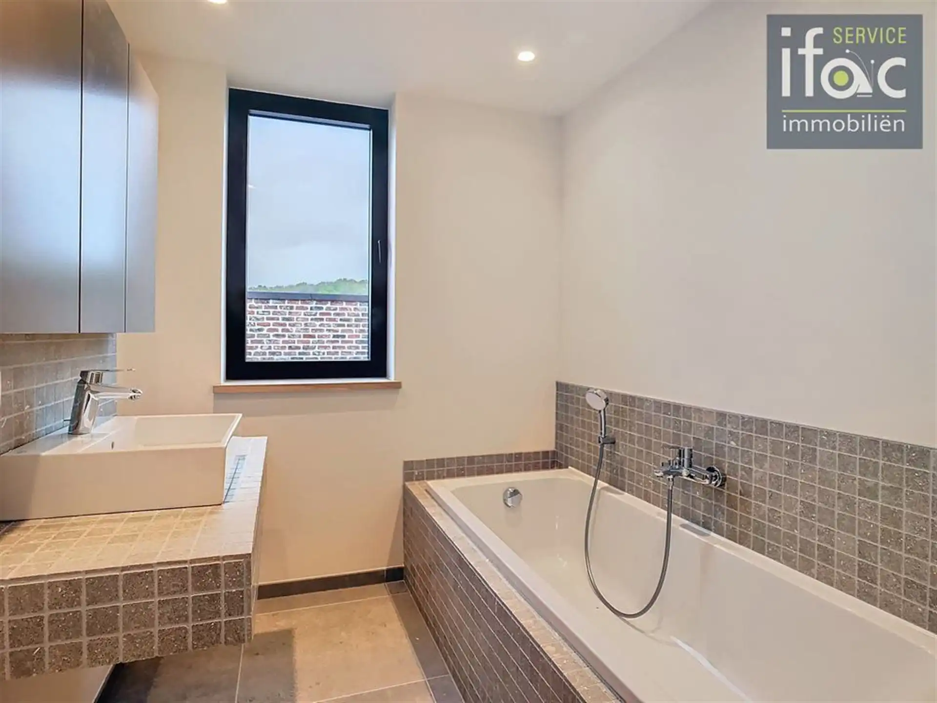 Villa met 4 slaapkamers, 2 badkamers en een grote tuin foto 25