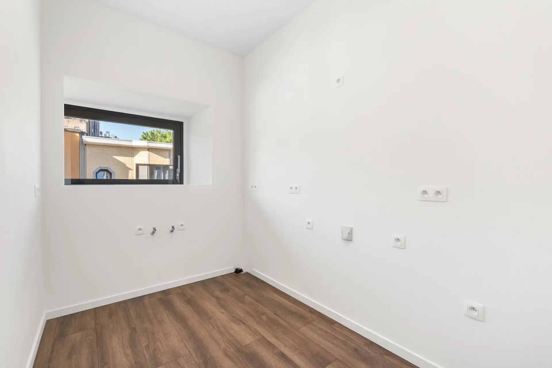 Gerenoveerde één/meergezins/kangeroe woning met 4 mog 5 slaapkamers en tuin. foto 21