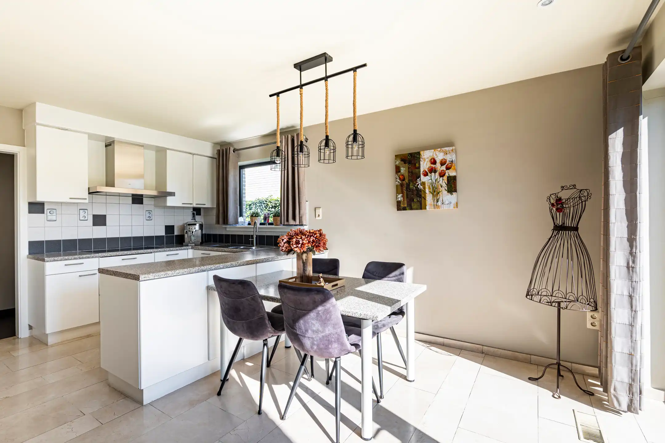 Goed onderhouden vrijstaande woning op 600 m² grond. foto 8