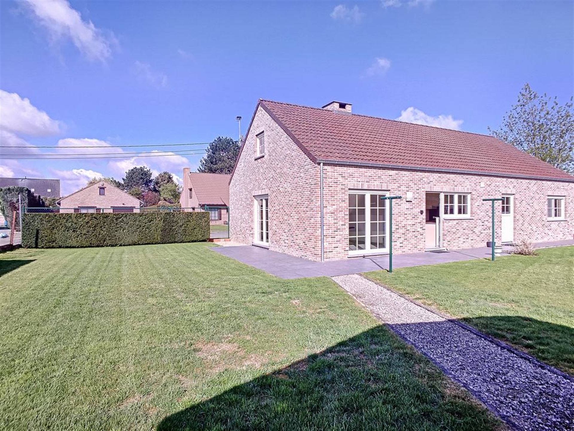 Leuke bungalow met ruime tuin foto 12