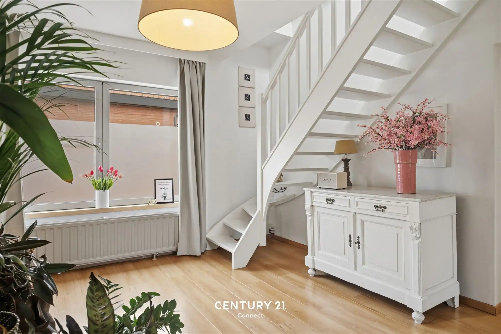 Instapklaar en lichtrijk appartement op top locatie! foto 8